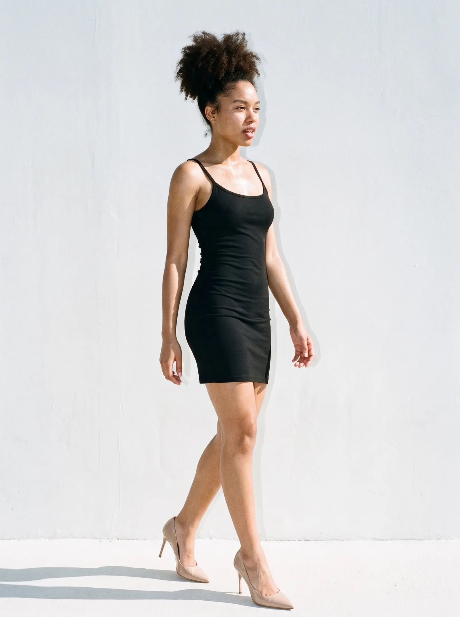 A model wearing The Guest of Honour Pump by Marcel Afters, Autumn–Winter 2026.
